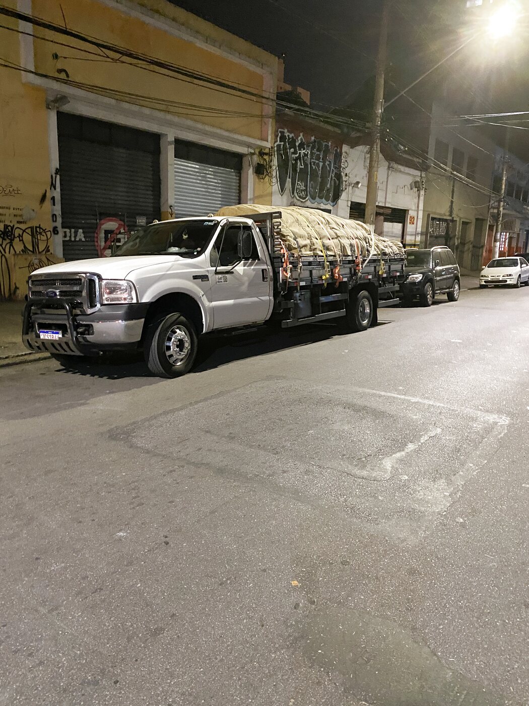 Frete carregado à noite